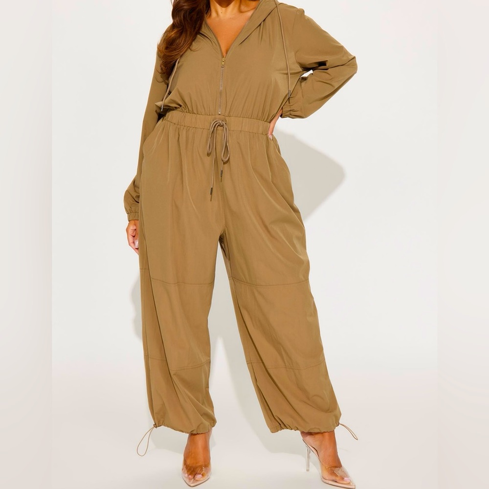 Sporty Windbreaker Jumpsuit Olive Green - Worn once - Size 2X